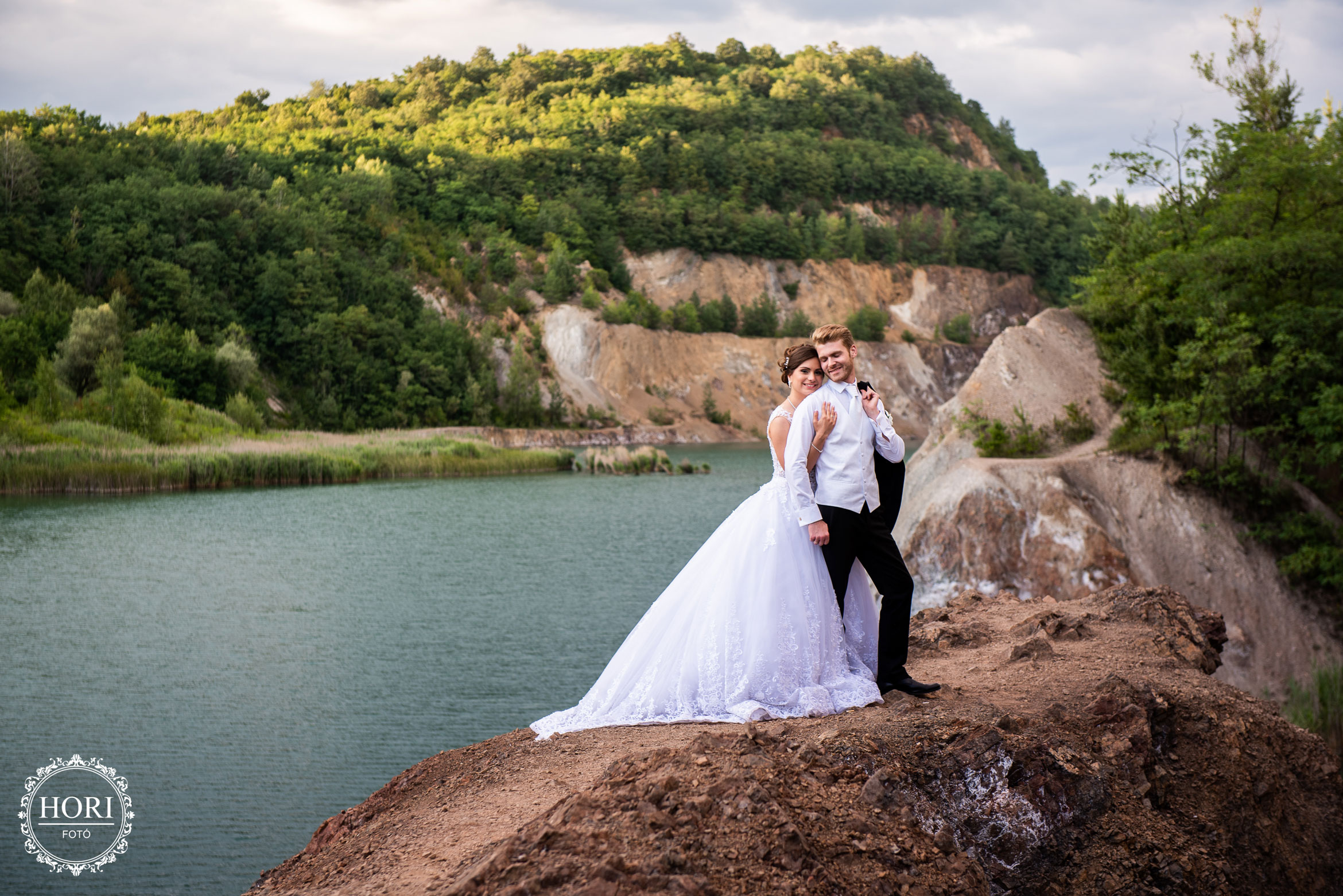 Anett és Jocó rusztikus hangulatban